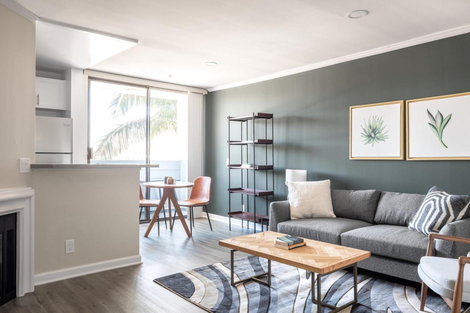 Brentwood W Pool Nr Ucla Whole Foods Lax-290 * Los Angeles
